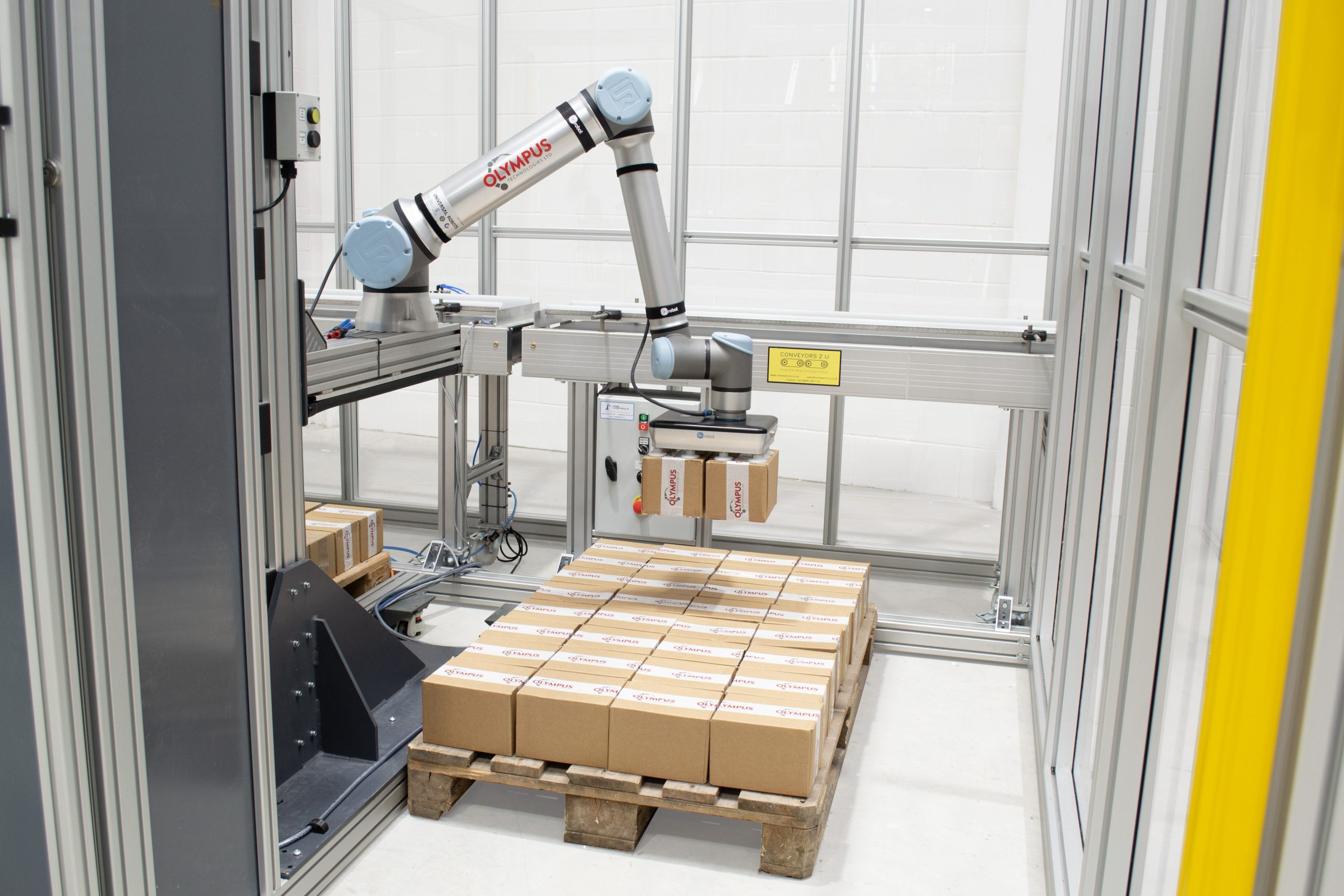 The Olympus UR20 Palletising System offers the smallest footprint cell whilst enabling the robot to safely palletise at its maximum cycles per minute.
