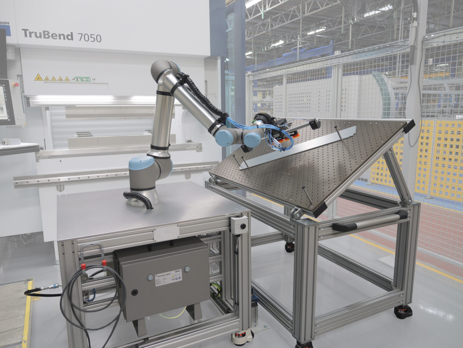 How Cobots Solve Skilled Labour Shortages in Manufacturing Automation